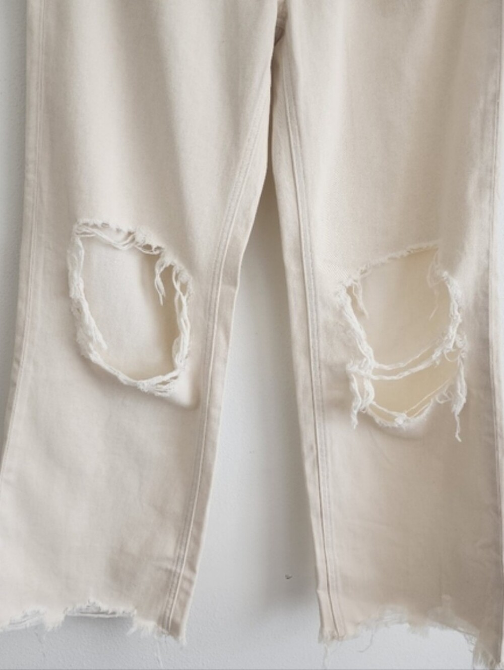Vervet by Flying Monkey Leslie High Rise 90s Distressed Cropped Jeans Cream 27 - Picture 4 of 10